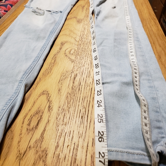 Hollister 24x29 skinny low rise light wash distressed jeans - Picture 4 of 9